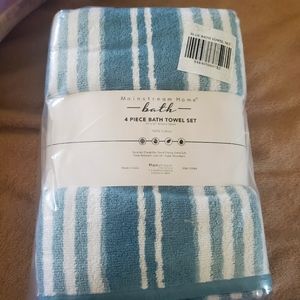 4 pack of Full size bath towels